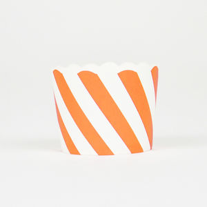 Oranssivalkoraidallinen muffinssivuoka (25 kpl)