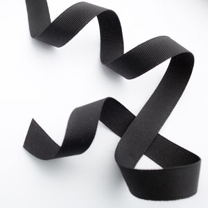 Ribbinauha musta 15 mm (2 m)