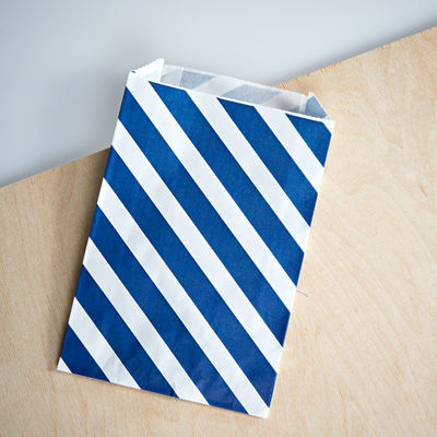 Vinoraidallinen paperipussi, sininen (12 kpl)