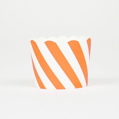 Oranssivalkoraidallinen muffinssivuoka (25 kpl)