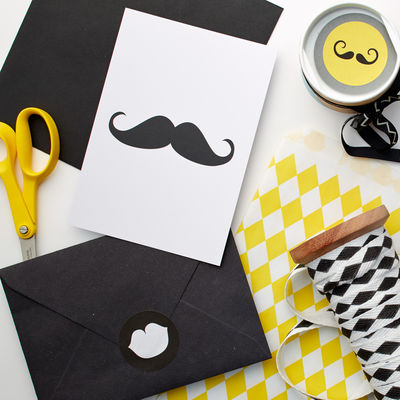 Viikset -kutsukortti