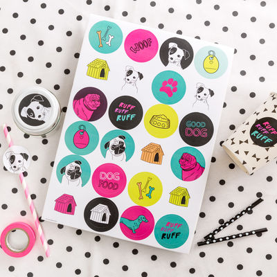 Koiramaiset kemut -tarra-arkki, ympyrä Ø 40 mm