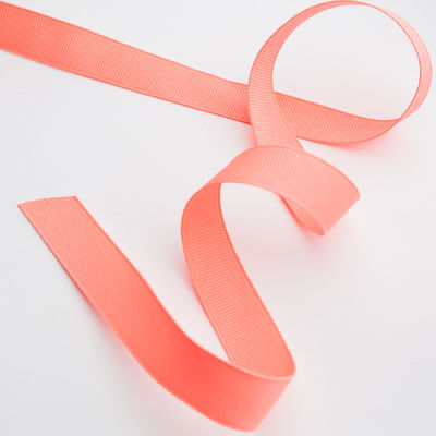 Ribbinauha kirkas persikka 15 mm (2 m)